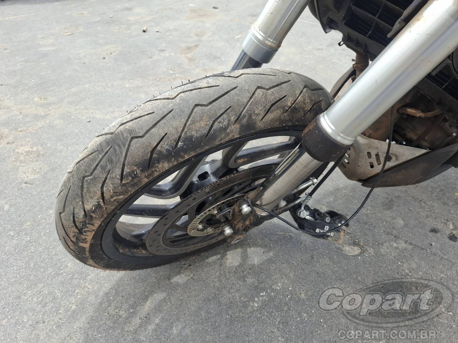 Foto 8 de 11: 2026 BAJAJ DOMINAR