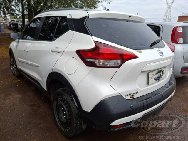 2017 NISSAN KICKS 