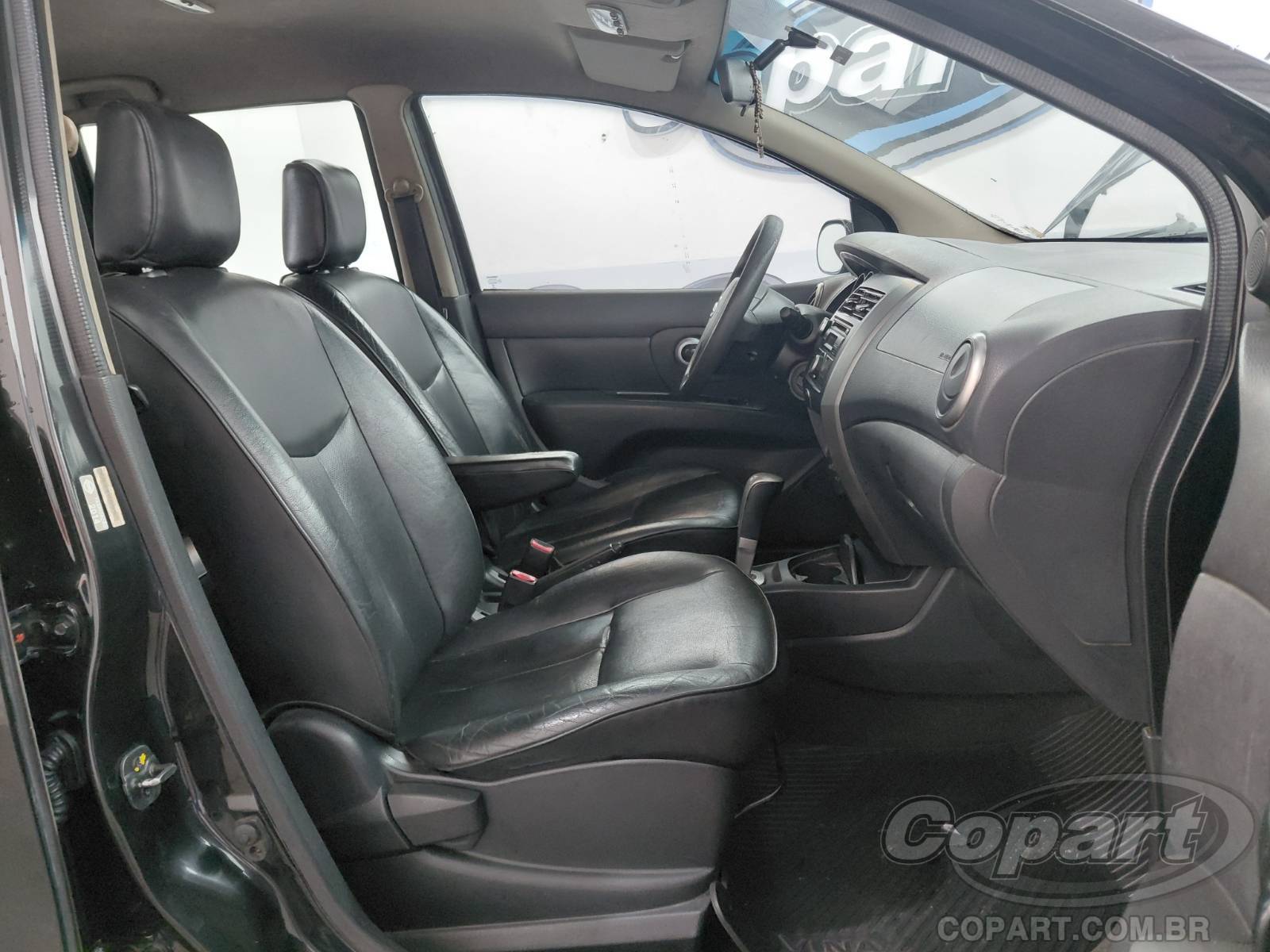 2014 NISSAN LIVINA — foto 5 de 10