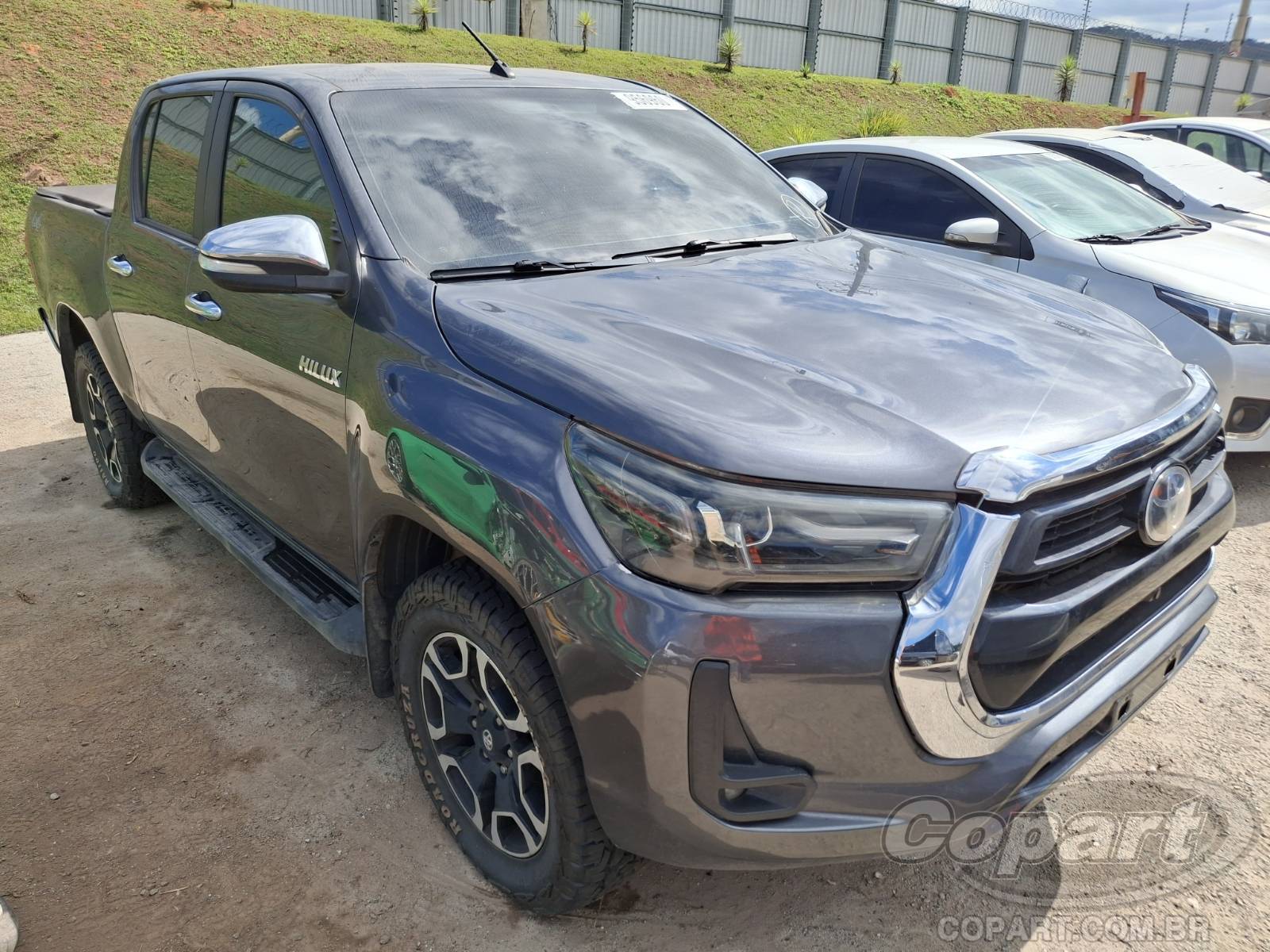 Toyota Hilux CD SR 2.8 D-4D Turbo 2017 Enchente Médio
