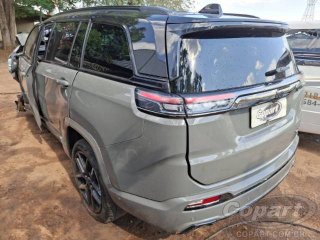 2025 JEEP COMMANDER 