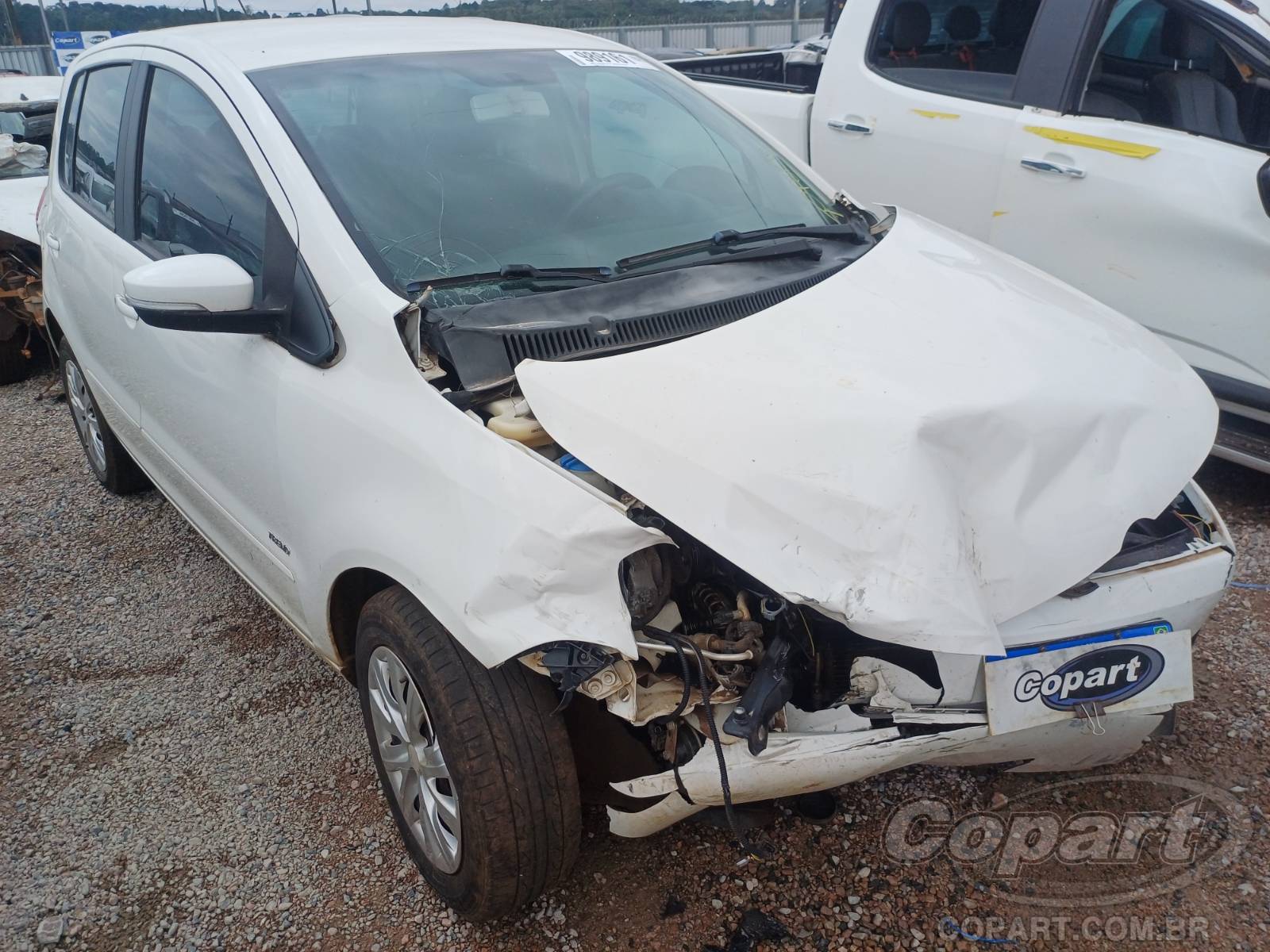 Volkswagen Fox 1.0 Total Flex 2013 Colisão Média Monta