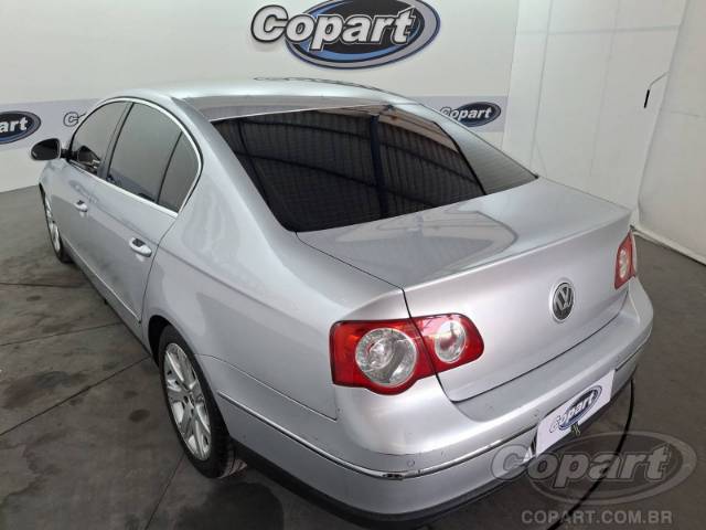 2010 VOLKSWAGEN PASSAT 