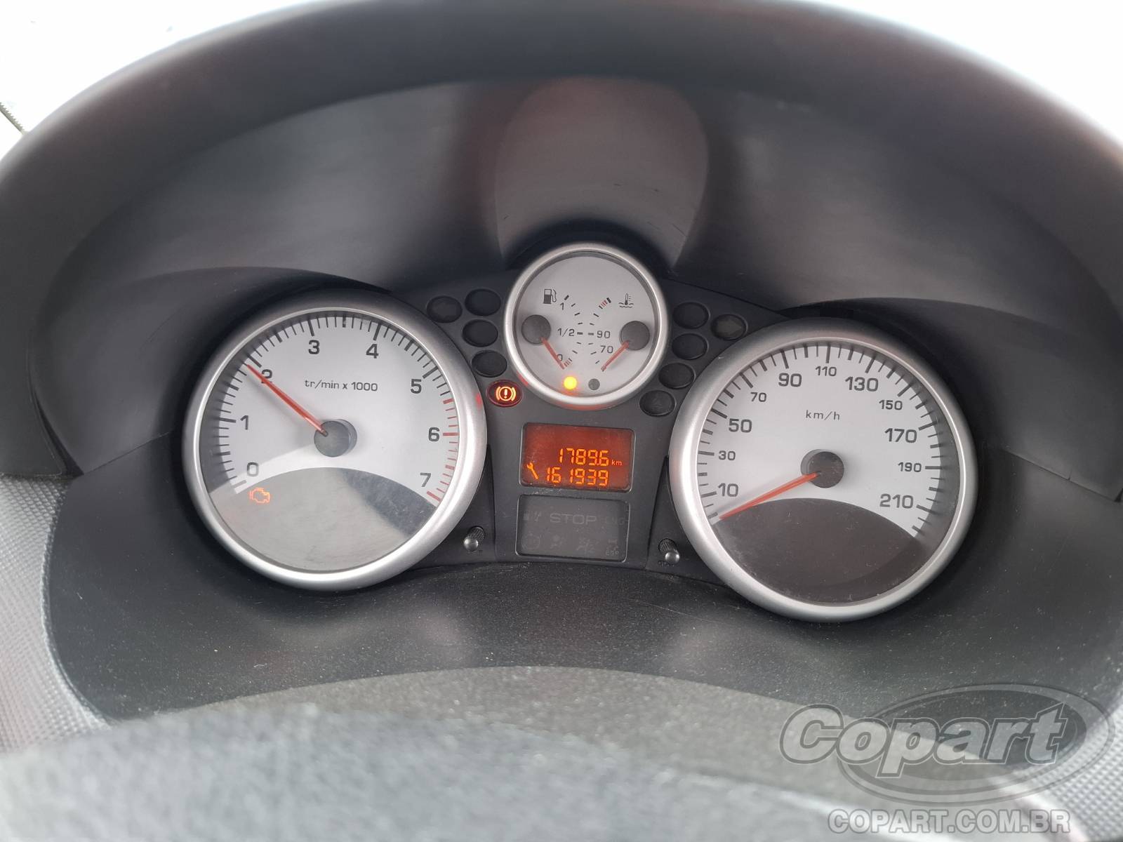 Foto 8 de 10: 2014 PEUGEOT 207