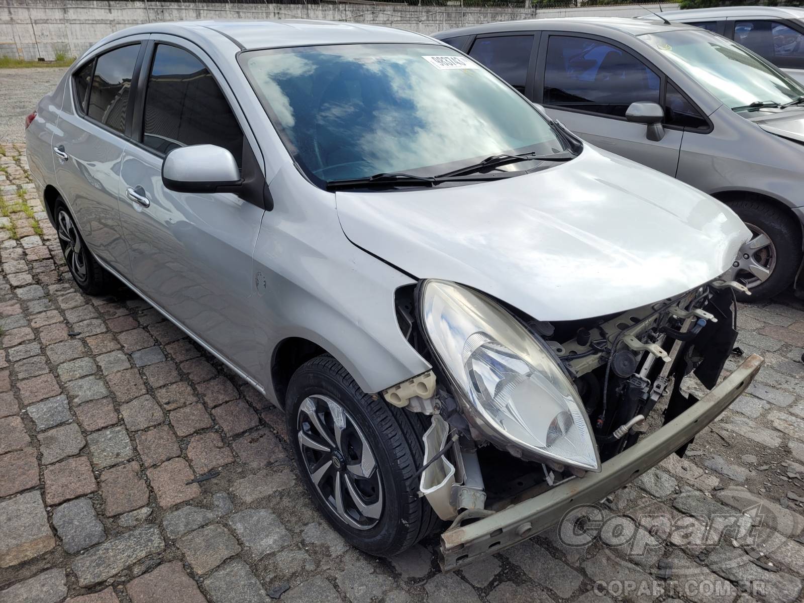 Veículo Nissan Versa Nissan Versa SV 1.6 16V 2013 Colisão Média Monta 2013 em leilão