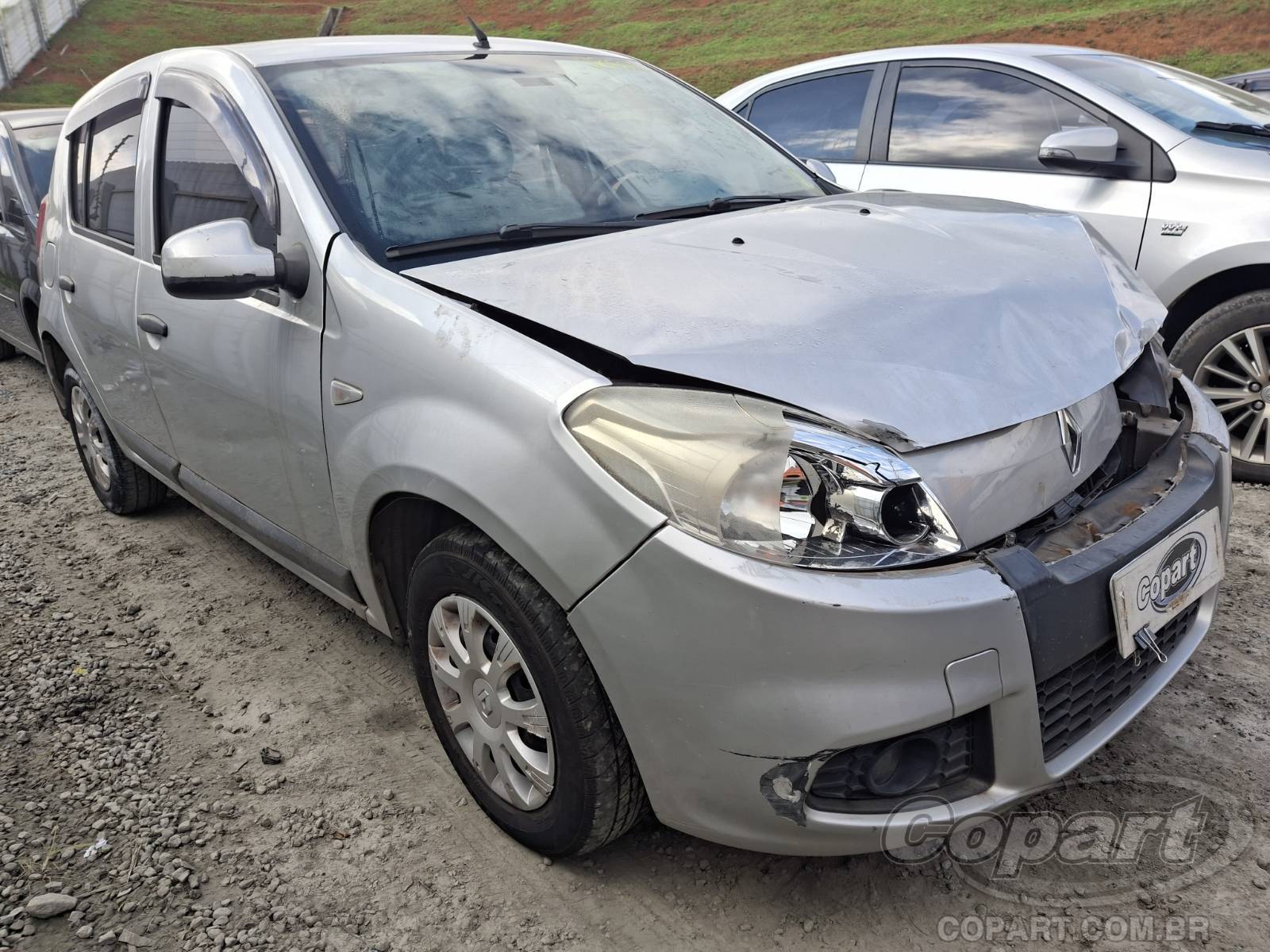 Veículo Renault Sandero Renault Sandero Expression 1.0 16V Hi-Flex 2012 Médio Dano Frontal 2012 em leilão