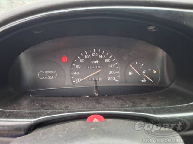 2002 FORD FIESTA SEDAN 