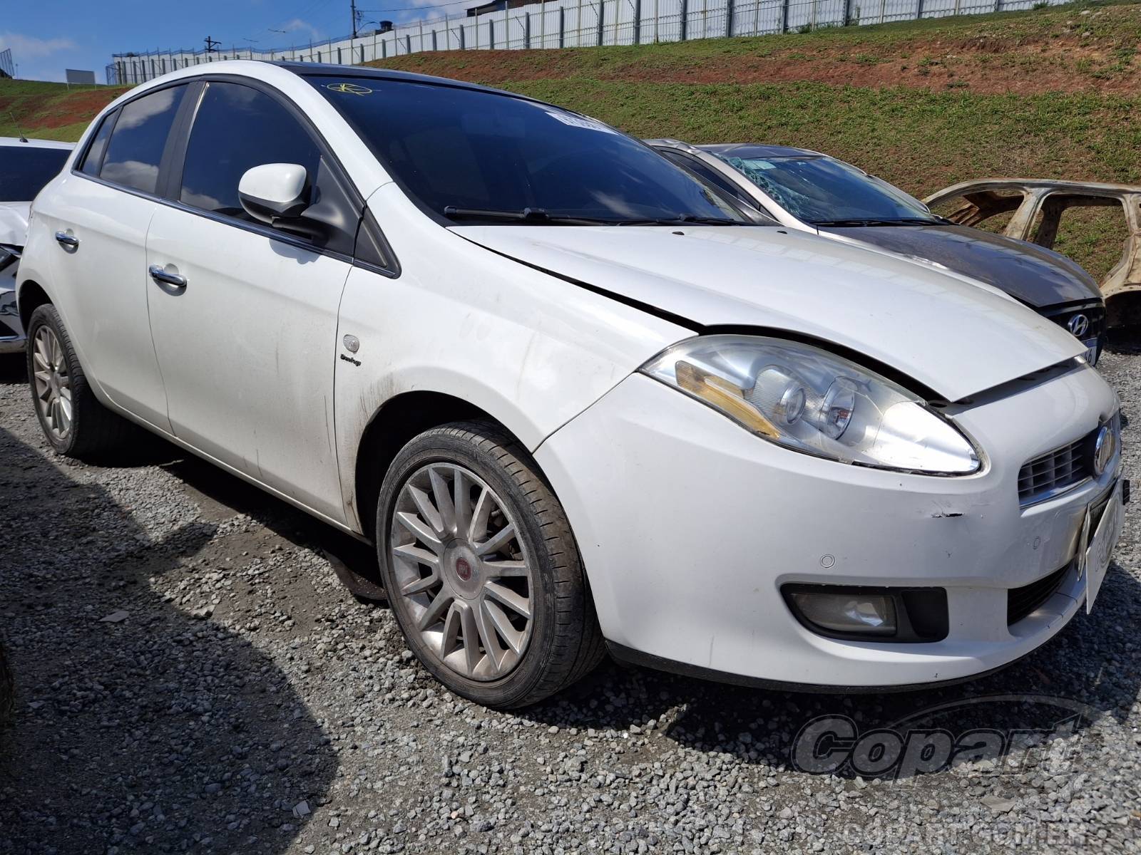 Veículo Fiat Bravo Fiat Bravo Absolute Dualogic 1.8 16V E.torQ 2011 Colisão Frontal 2011 em leilão