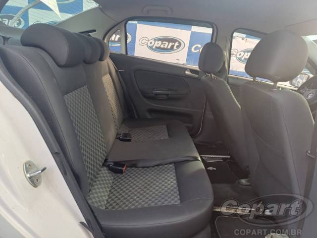 2015 VOLKSWAGEN VOYAGE 