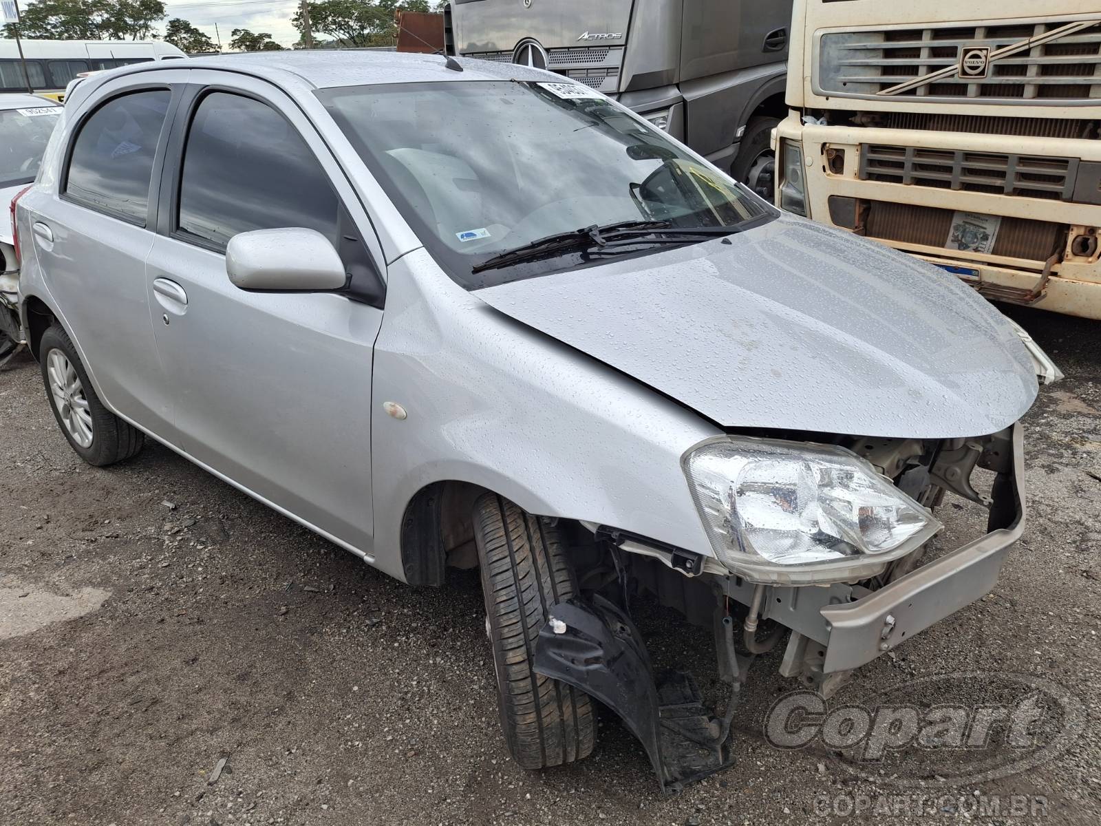 Veículo Toyota Etios Toyota Etios XLS 1.5 16V 2013 Médio Dano Frontal 2013 em leilão