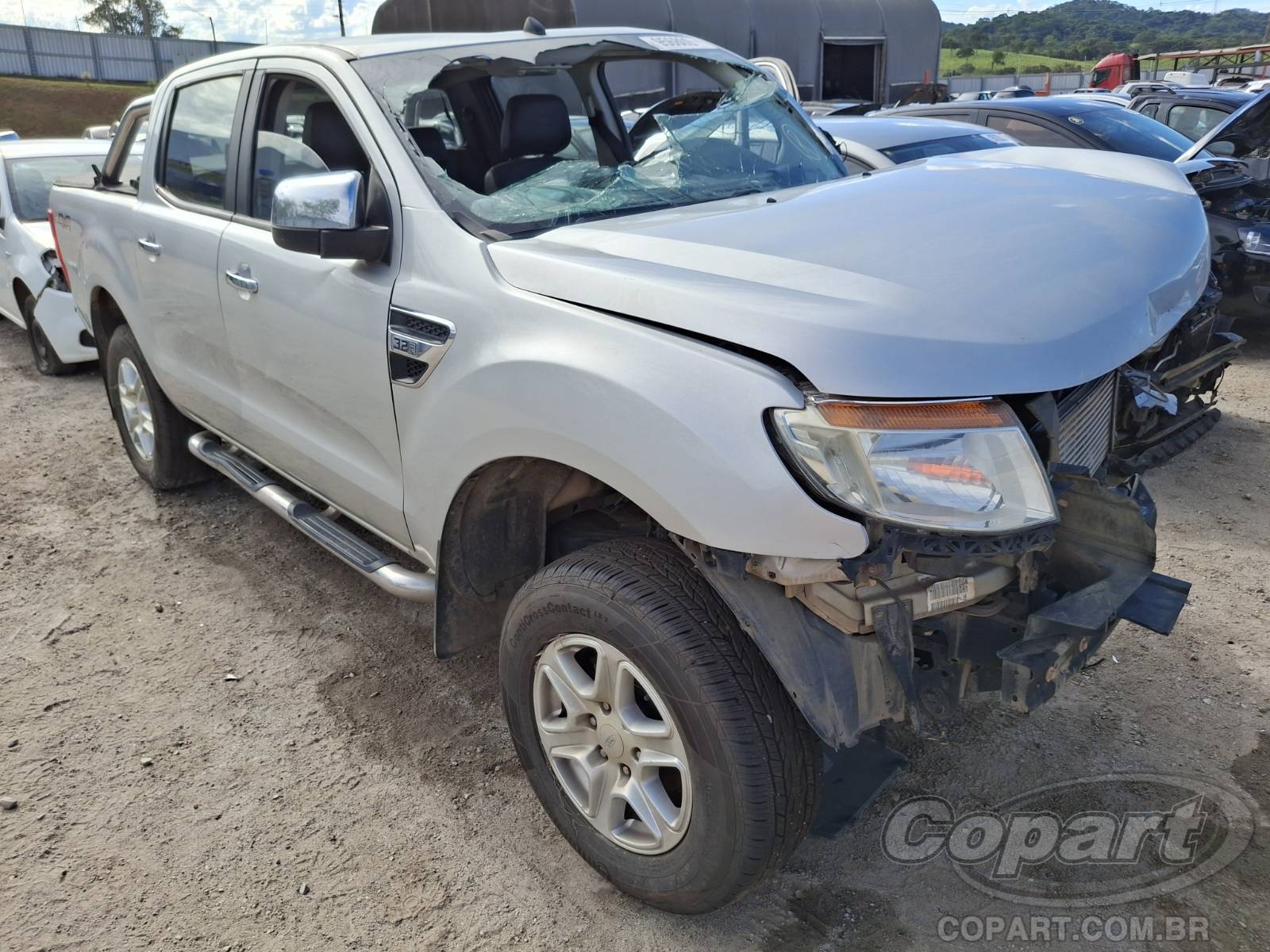 Veículo Ford Ranger Ford Ranger CD XLT 3.2 Duratorq TDCi 2013 Médio Dano Frontal 2013 em leilão