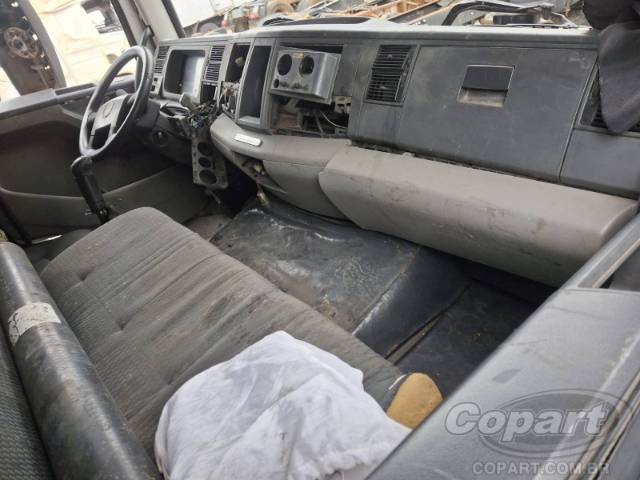2009 VOLKSWAGEN CONSTELLATION 