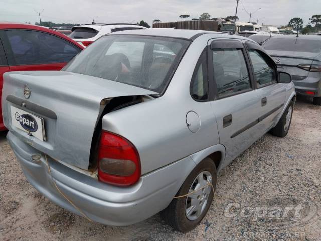 2004 CHEVROLET CORSA SEDAN 