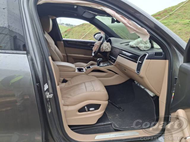 2019 PORSCHE CAYENNE 