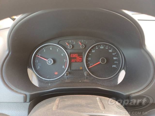 2015 VOLKSWAGEN VOYAGE 