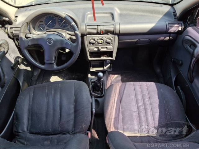 2000 CHEVROLET CORSA SEDAN 