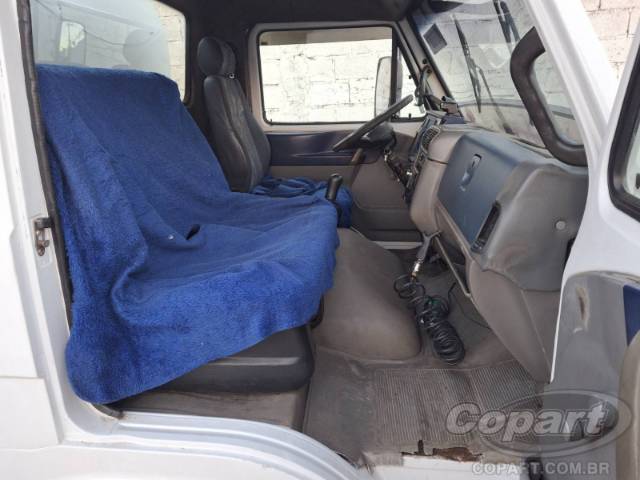 2005 VOLKSWAGEN 8.150 