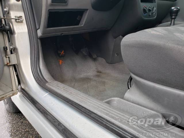 2002 CHEVROLET CORSA SEDAN 