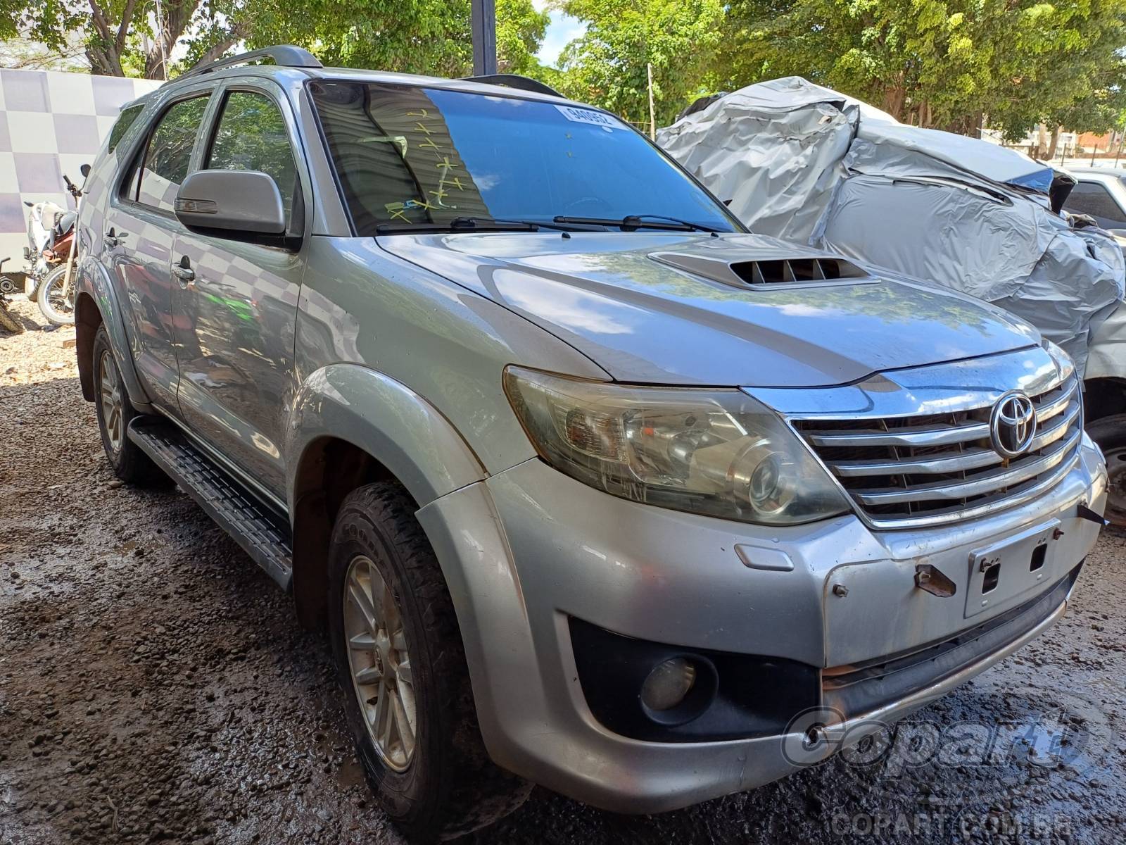 Veículo Toyota Hilux Toyota Hilux SW4 3.0 D-4D Turbo 2012 em leilão