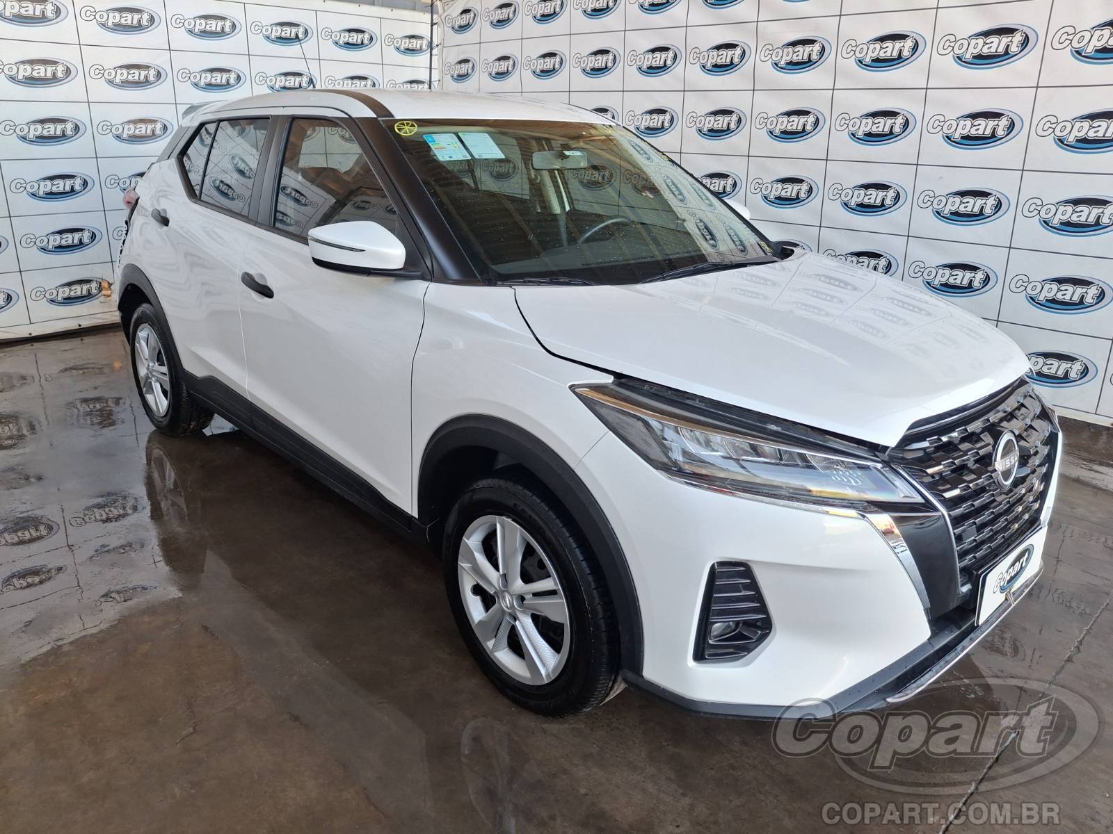 NISSAN KICKS PLAY 2025