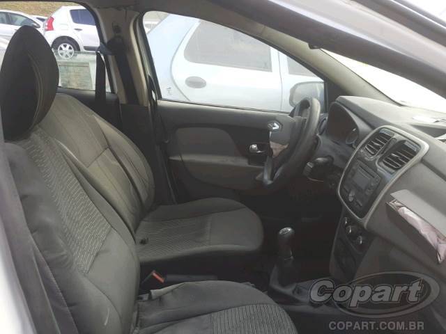 Foto 5: 2014 RENAULT LOGAN