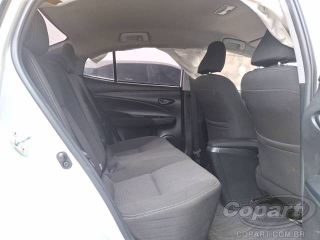 2025 TOYOTA YARIS SEDA 