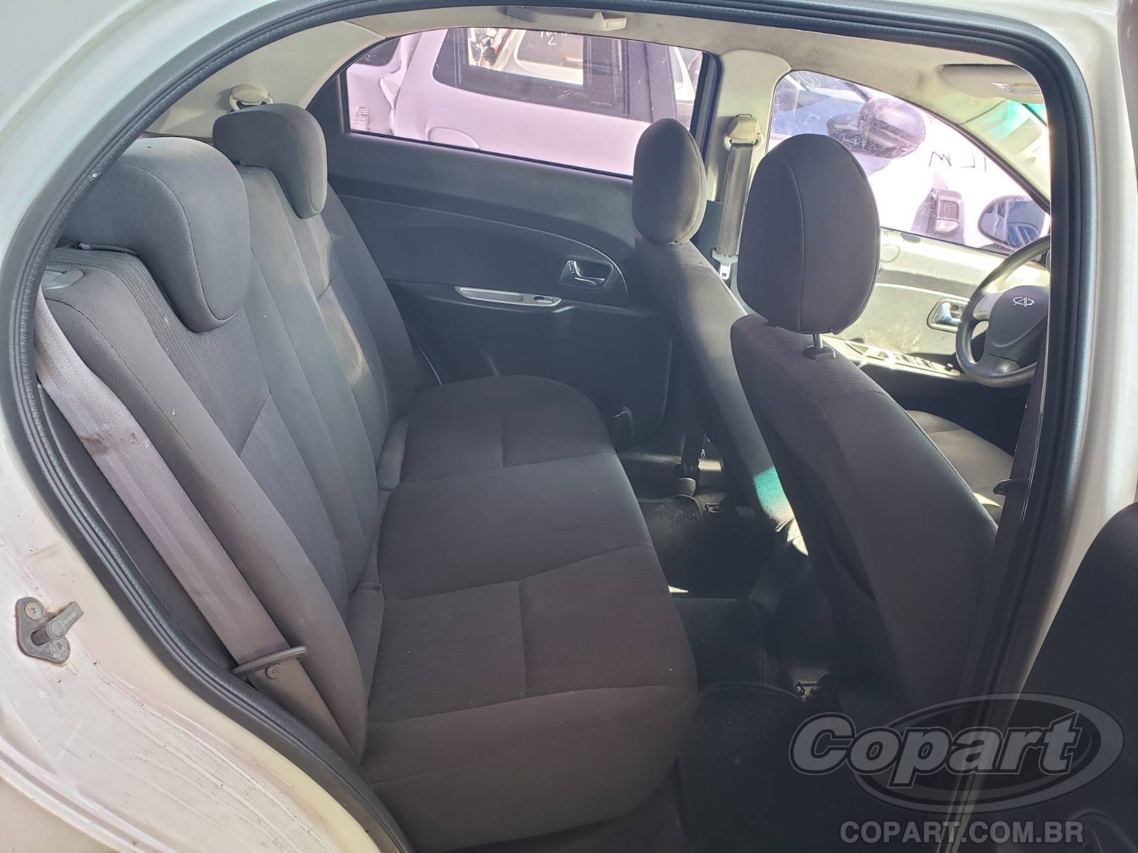 Foto 6 de 12: 2013 CHERY CELER SEDAN
