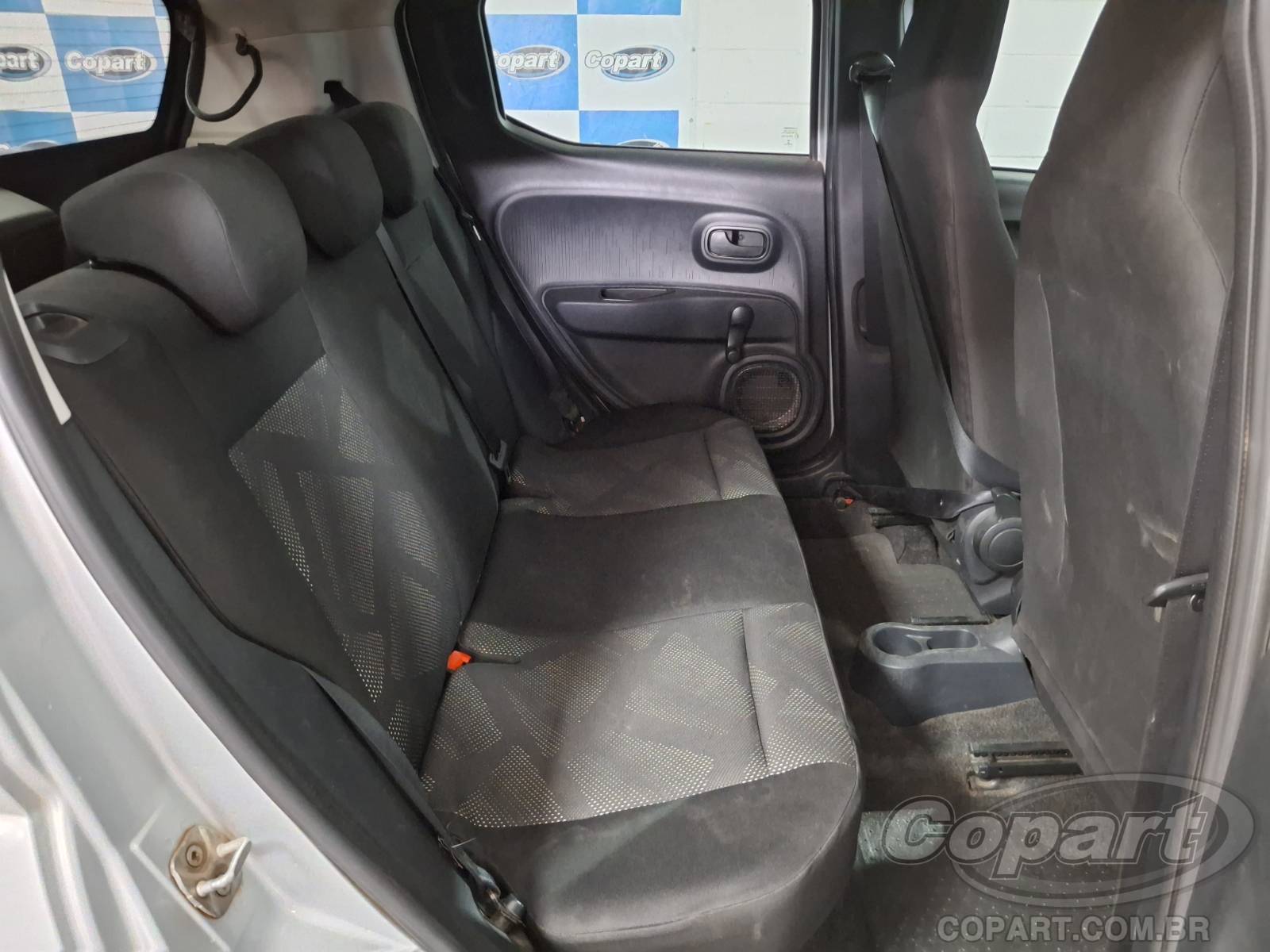 Foto 6 de 10: 2023 FIAT MOBI