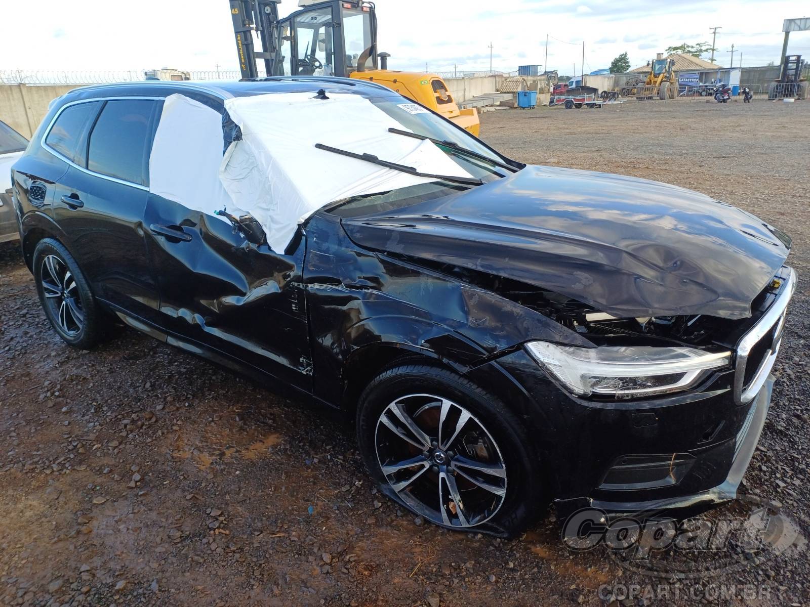 Veículo Volvo XC60 Volvo XC60 T5 Momentum AWD 2.0 Drive-e Turbo 2019 Médio Dano Lateral 2019 em leilão