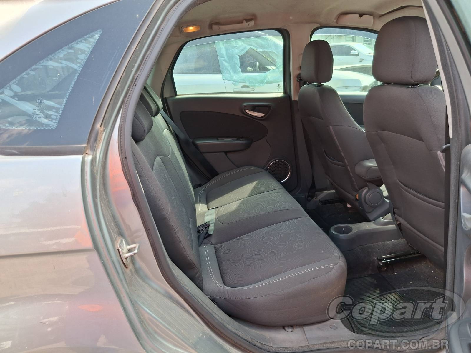 Foto 6 de 10: 2013 FIAT GRAND SIENA