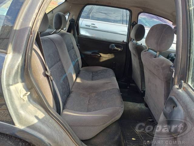 2002 CHEVROLET CORSA SEDAN 