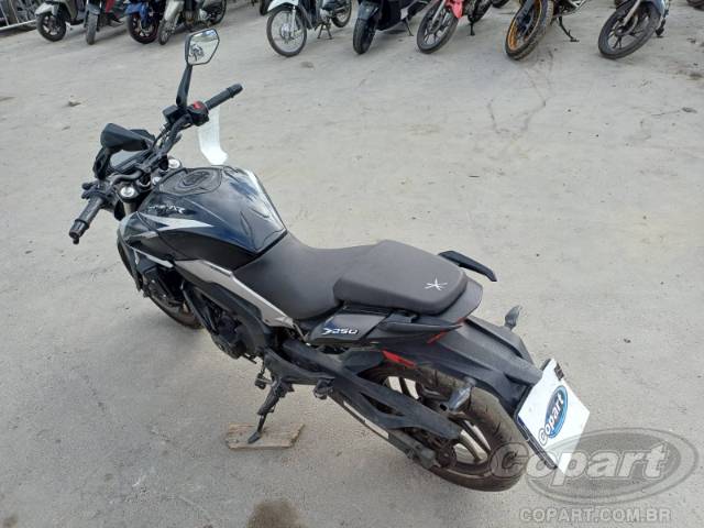 2025 BAJAJ DOMINAR 