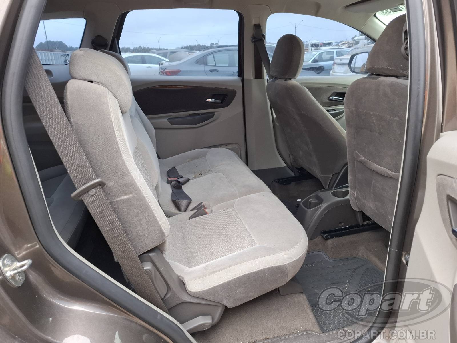 Foto 6 de 11: 2015 CHEVROLET SPIN