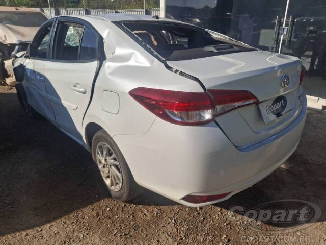 2023 TOYOTA YARIS SEDA 